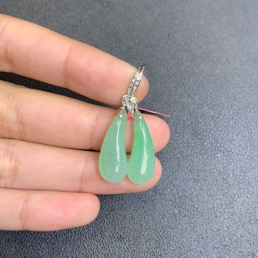 翡翠18K金镶嵌颈饰翡翠