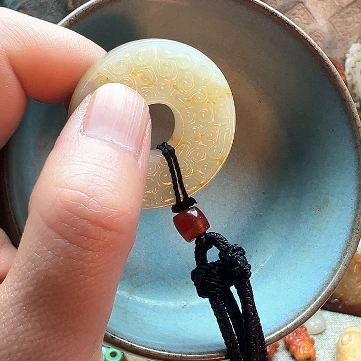 瓷片弥****?瓷器艺术精品展示