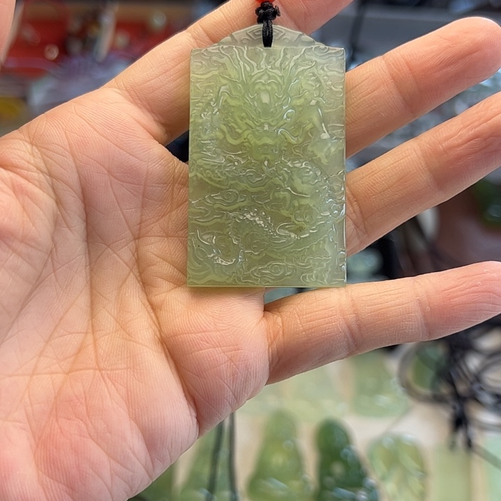 岫玉合金颈饰吊坠