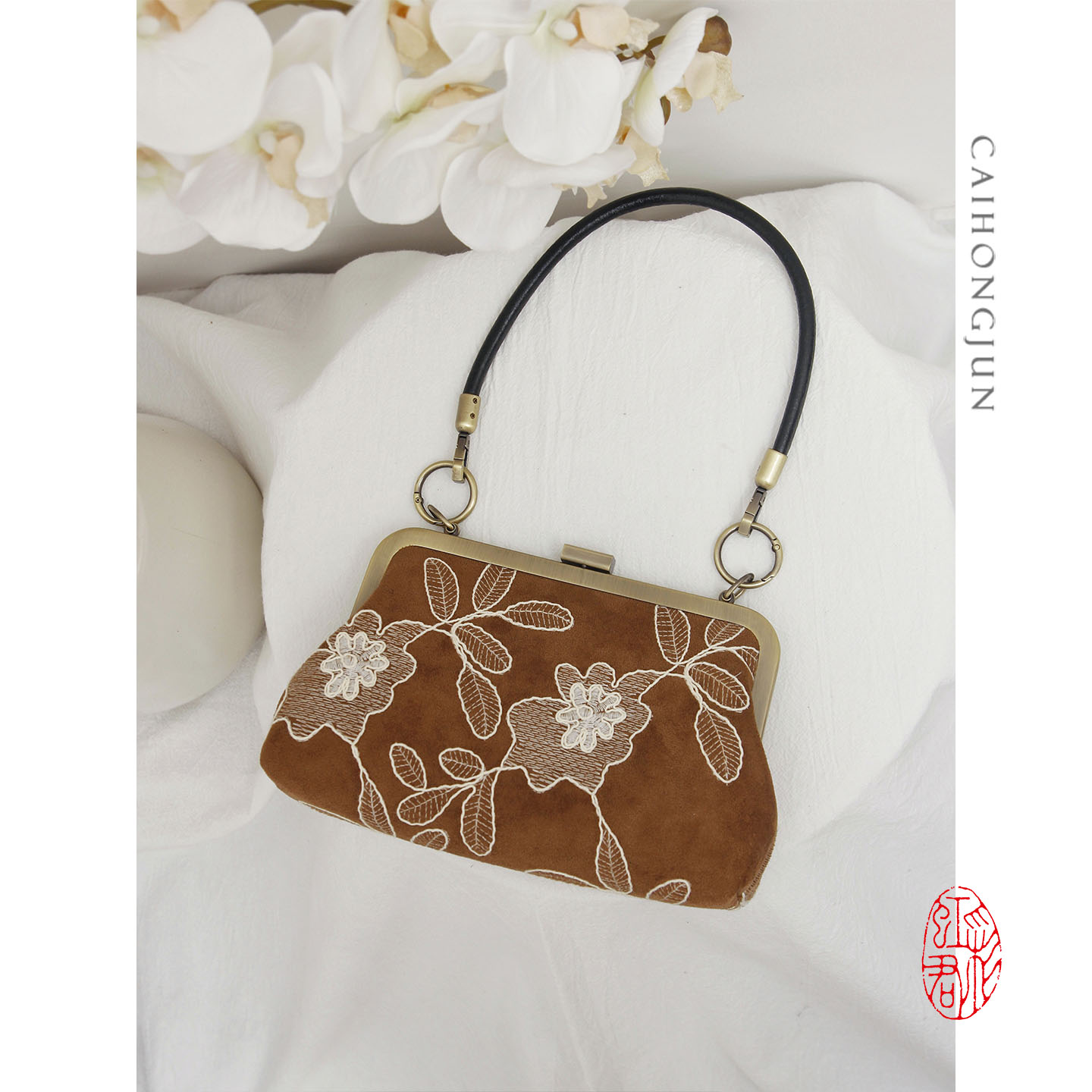 彩虹君原创《秋雅》新中式文艺复古麂皮绣花小众设计腋下包手拎包