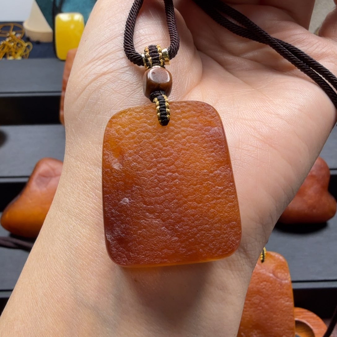 琥珀吊坠(赠链)未镶嵌