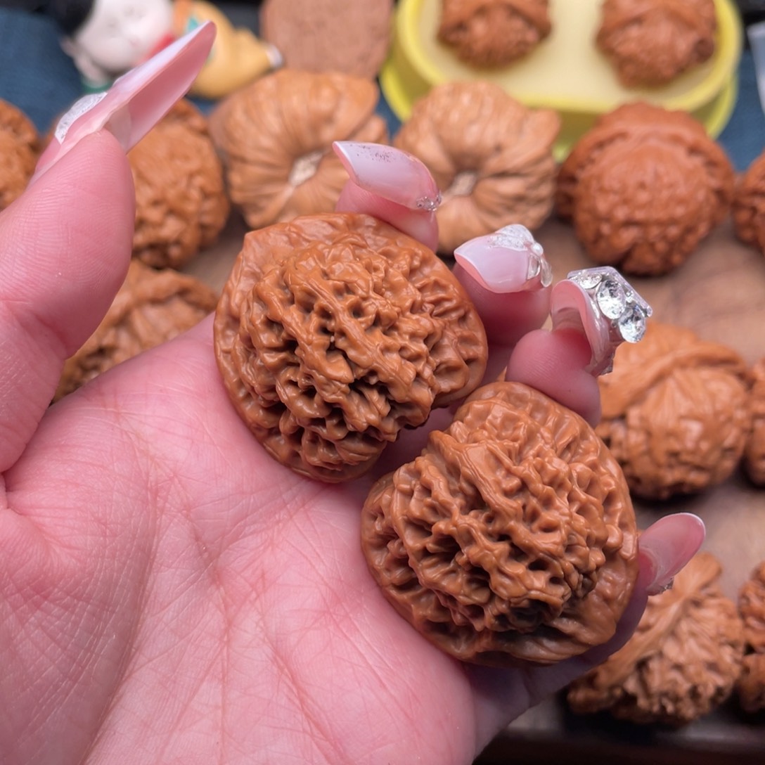 文玩核桃吊坠全品，精配毕业秦闷36