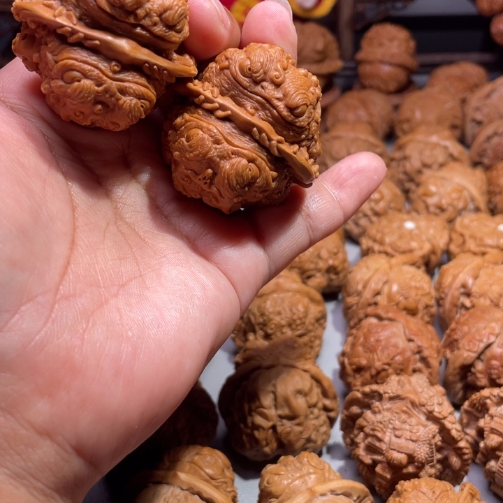 卫****?蛤蟆头雕刻的金蟾