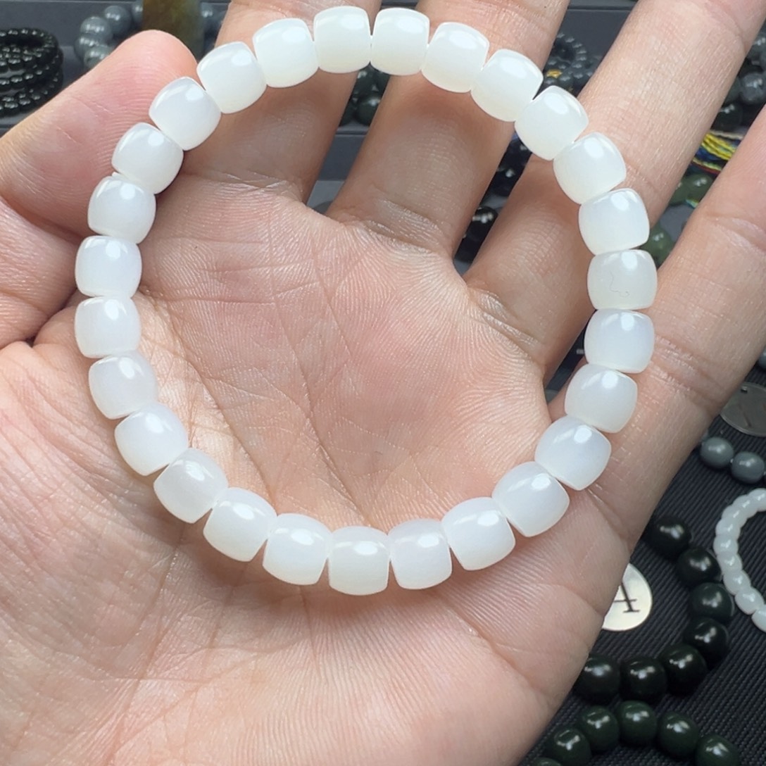 撞***子和田玉未镶嵌手链