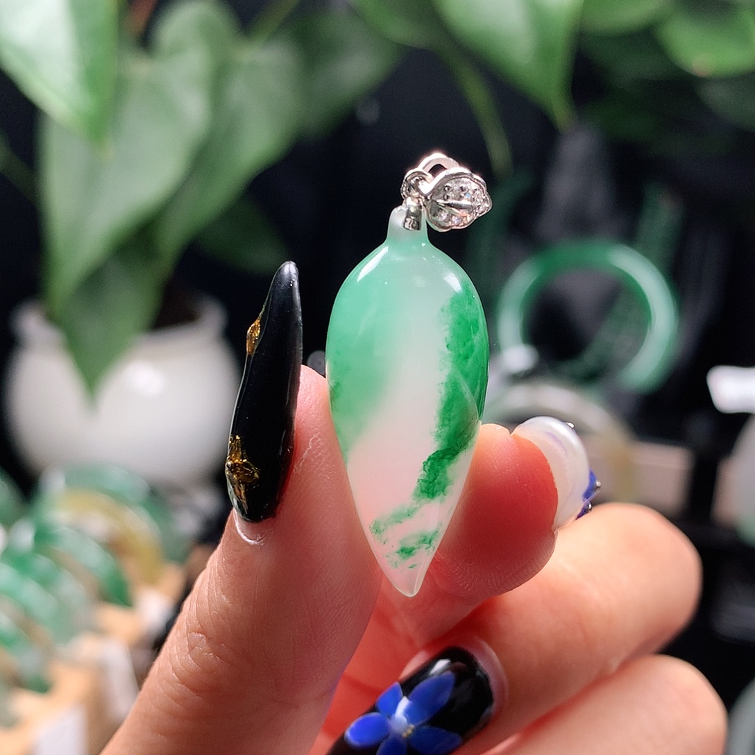 石英质玉未镶嵌吊坠