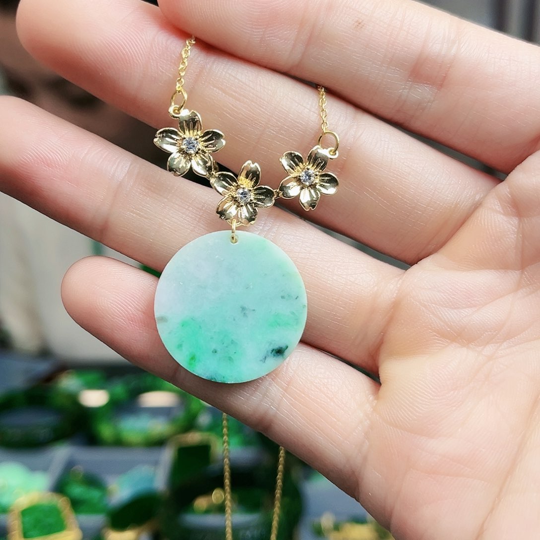 翡翠颈饰未镶嵌吊坠