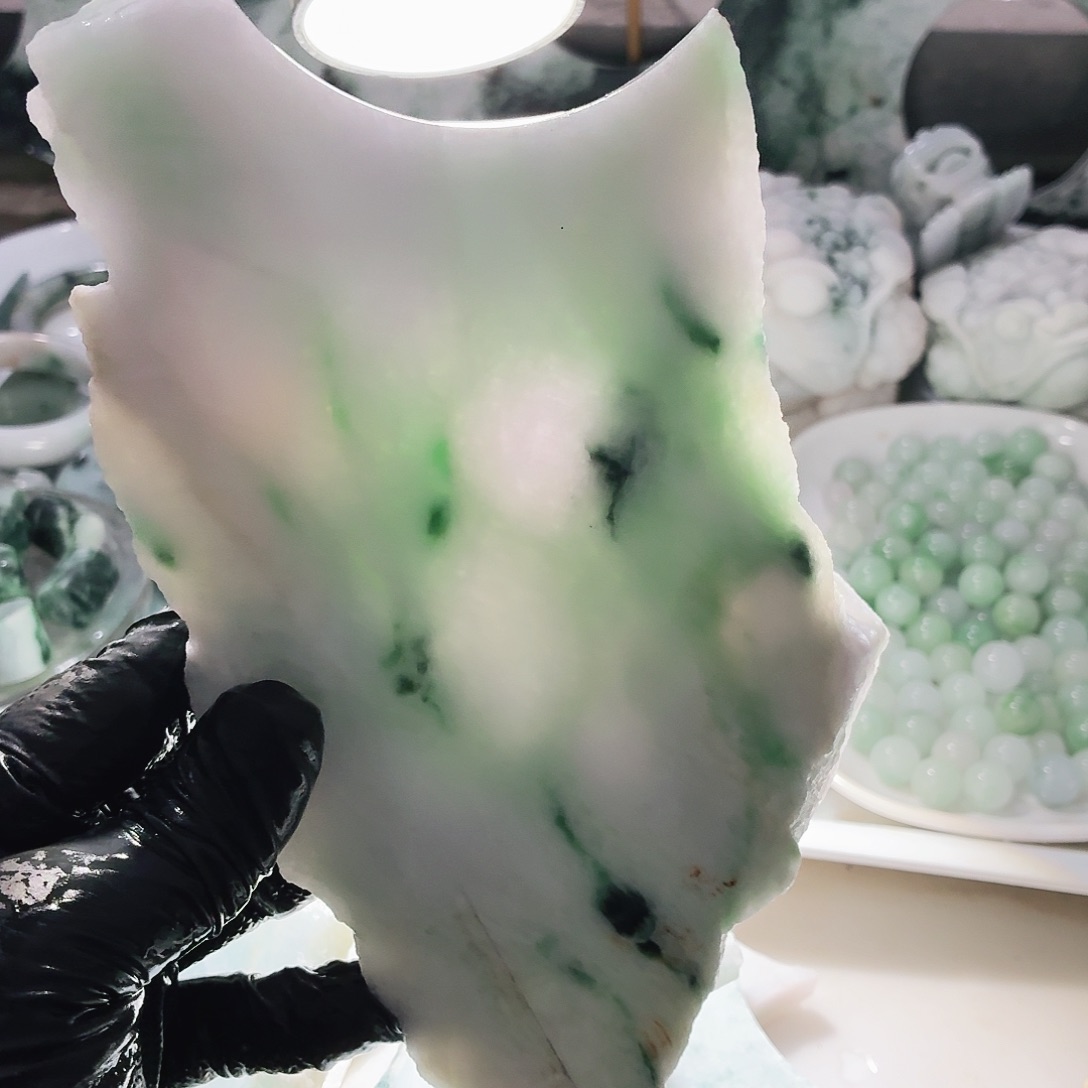 翡翠未镶嵌颈饰边角料