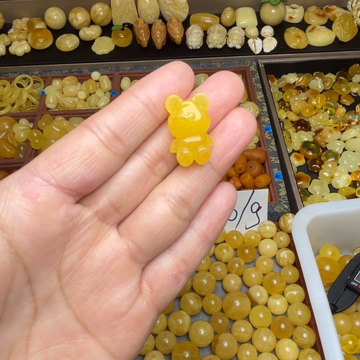 蜜蜡未镶嵌珠宝奇石鸡油黄小熊