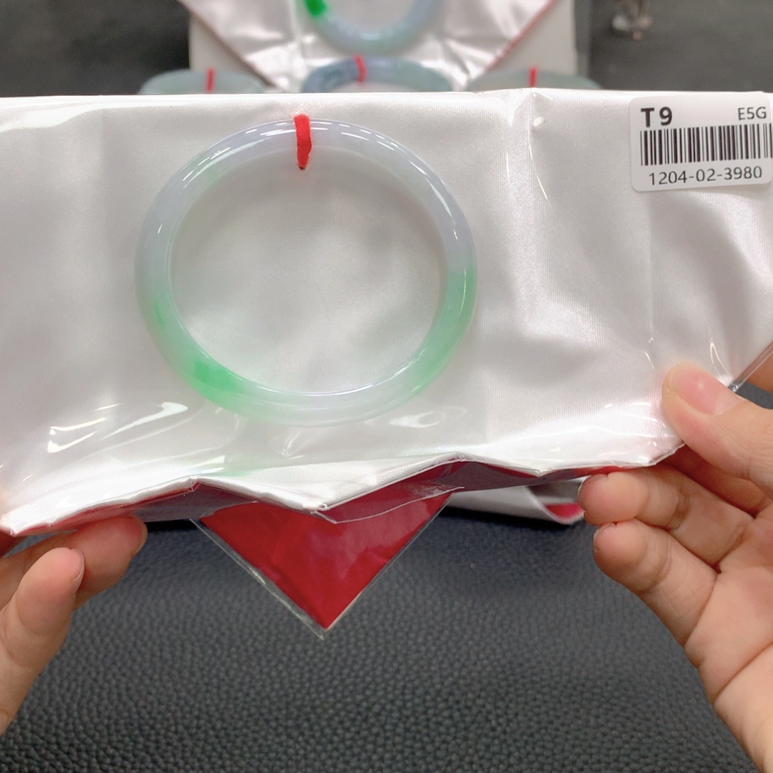 翡翠未镶嵌手镯贵妃