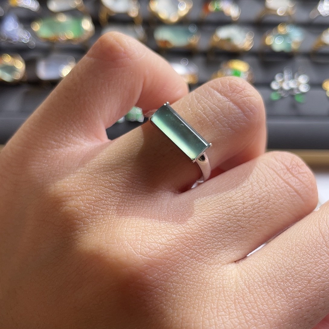 翡翠18K金镶嵌戒指冰蓝灯管戒指 48小时鉴赏