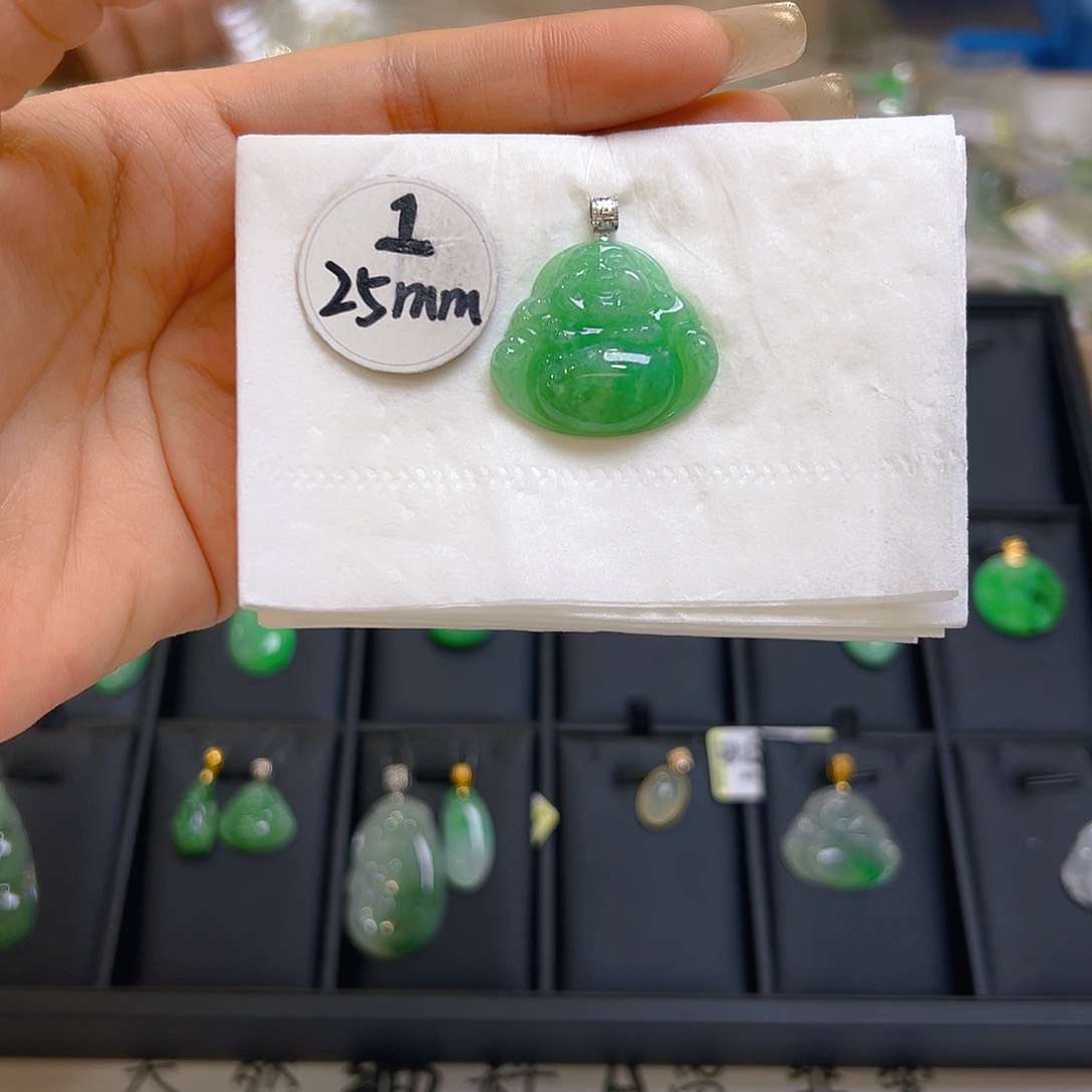 翡翠颈饰18K金镶嵌翡翠