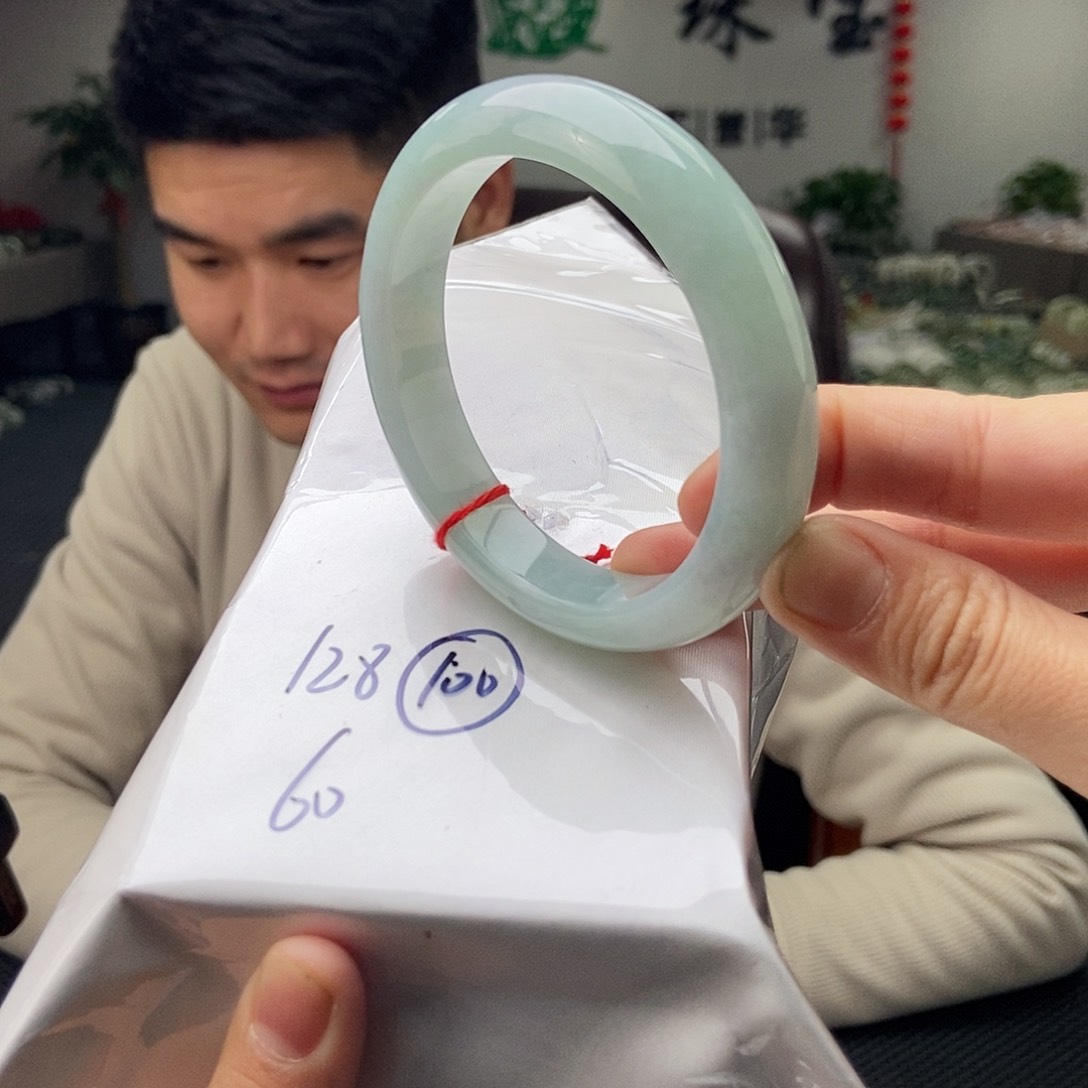 翡翠手镯未镶嵌颜色多样性发拍一发一