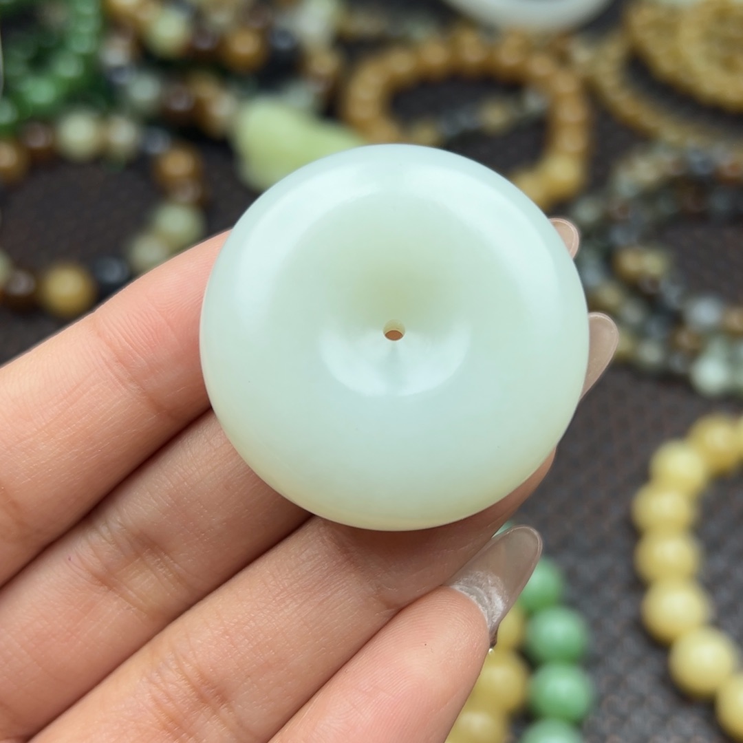 和田玉吊坠未镶嵌