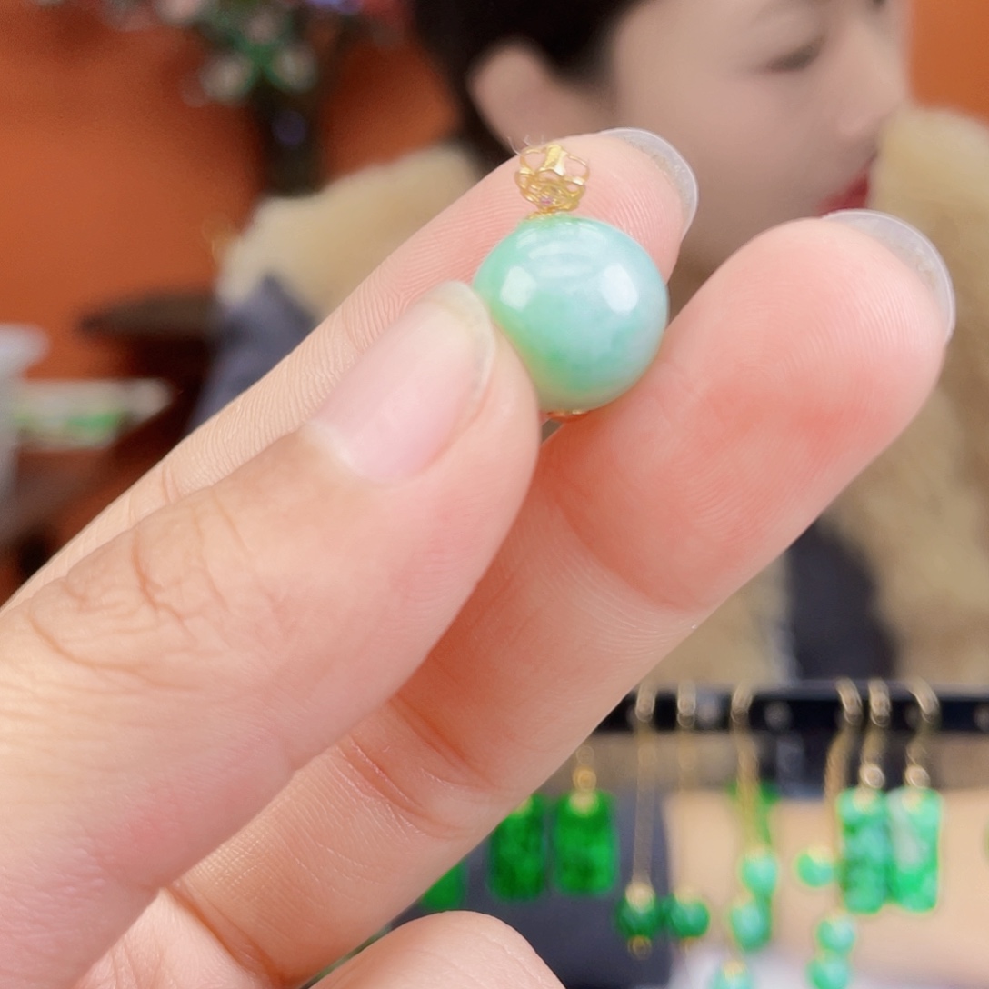 翡翠18K金镶嵌耳饰