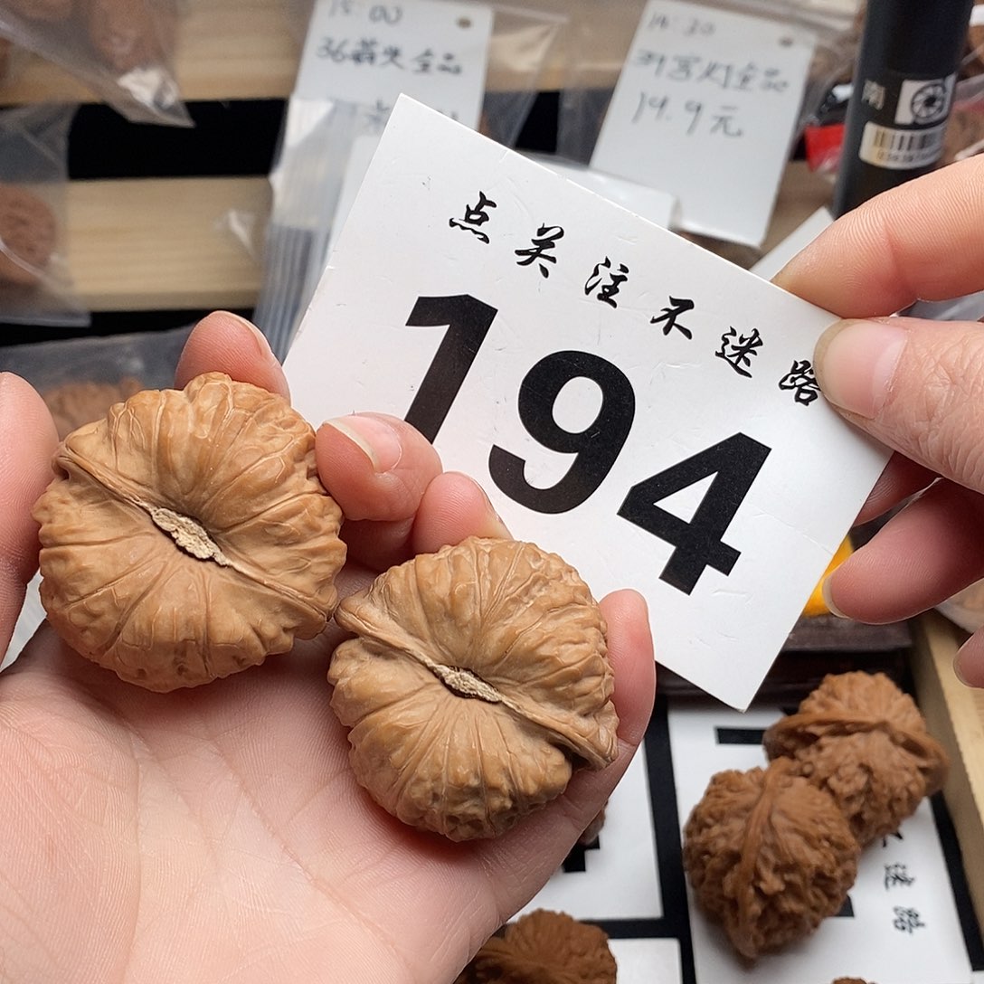 马***跑核桃44南瓜墩。             