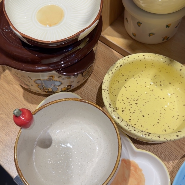 黄色点点碗蘑菇力红苹果碗