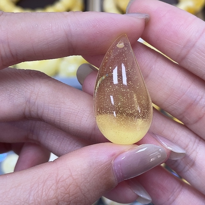 琥珀未镶嵌裸石31.7*16.8*8.4mm 带金沙 7-4