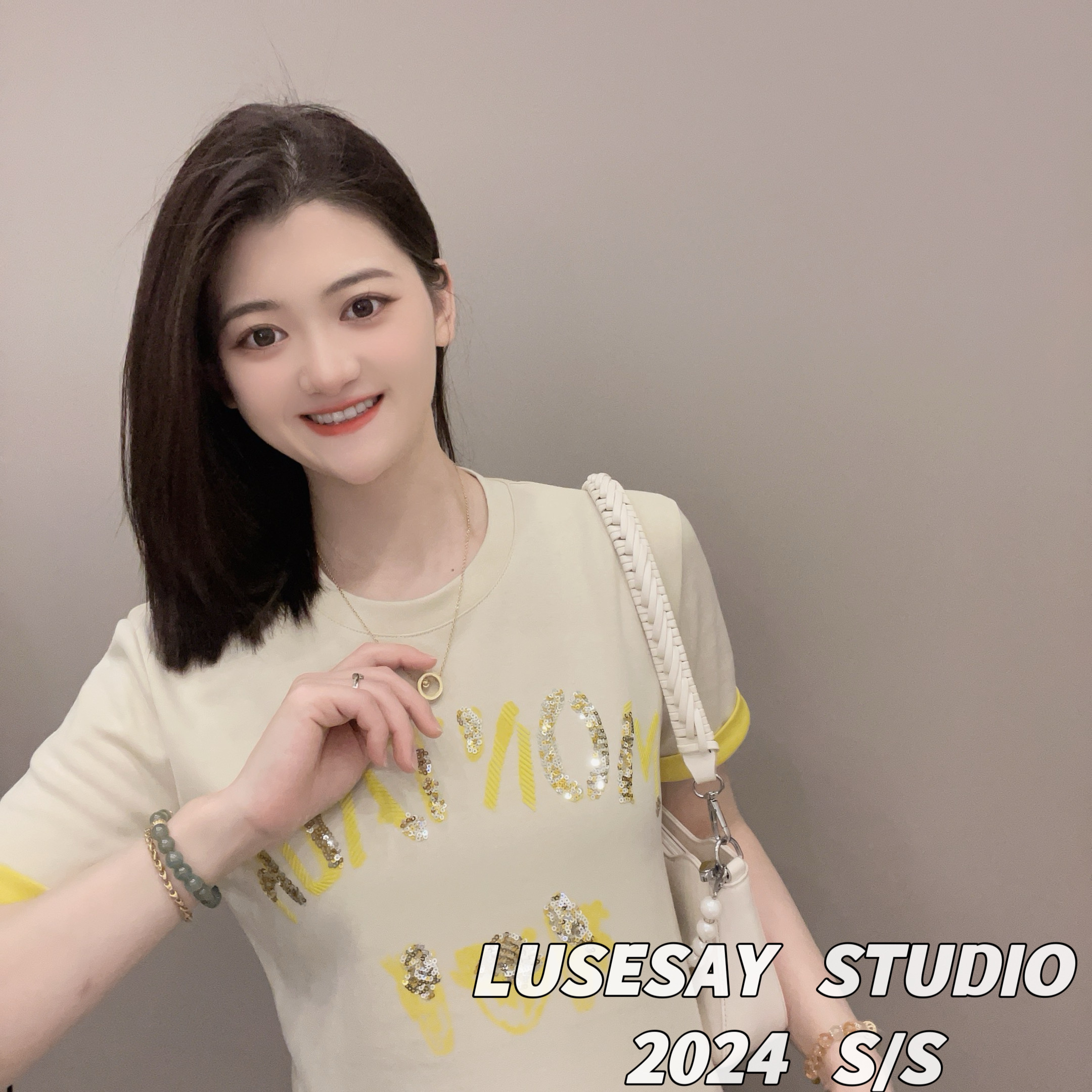 LUSESAY 双色面料字母亮片 2025新款 短袖T恤女百搭休闲时尚上衣