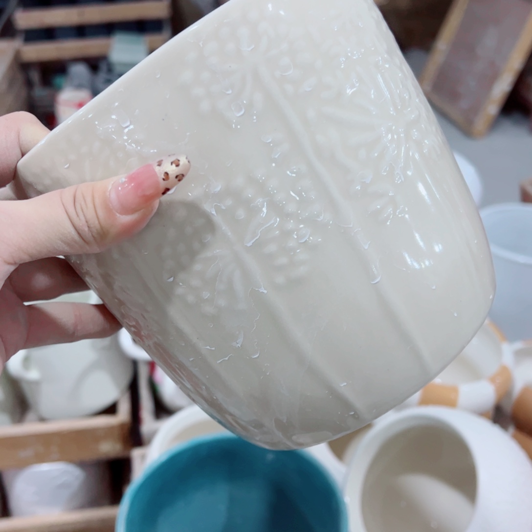 有孔，陶瓷花盆满10米包邮发货。