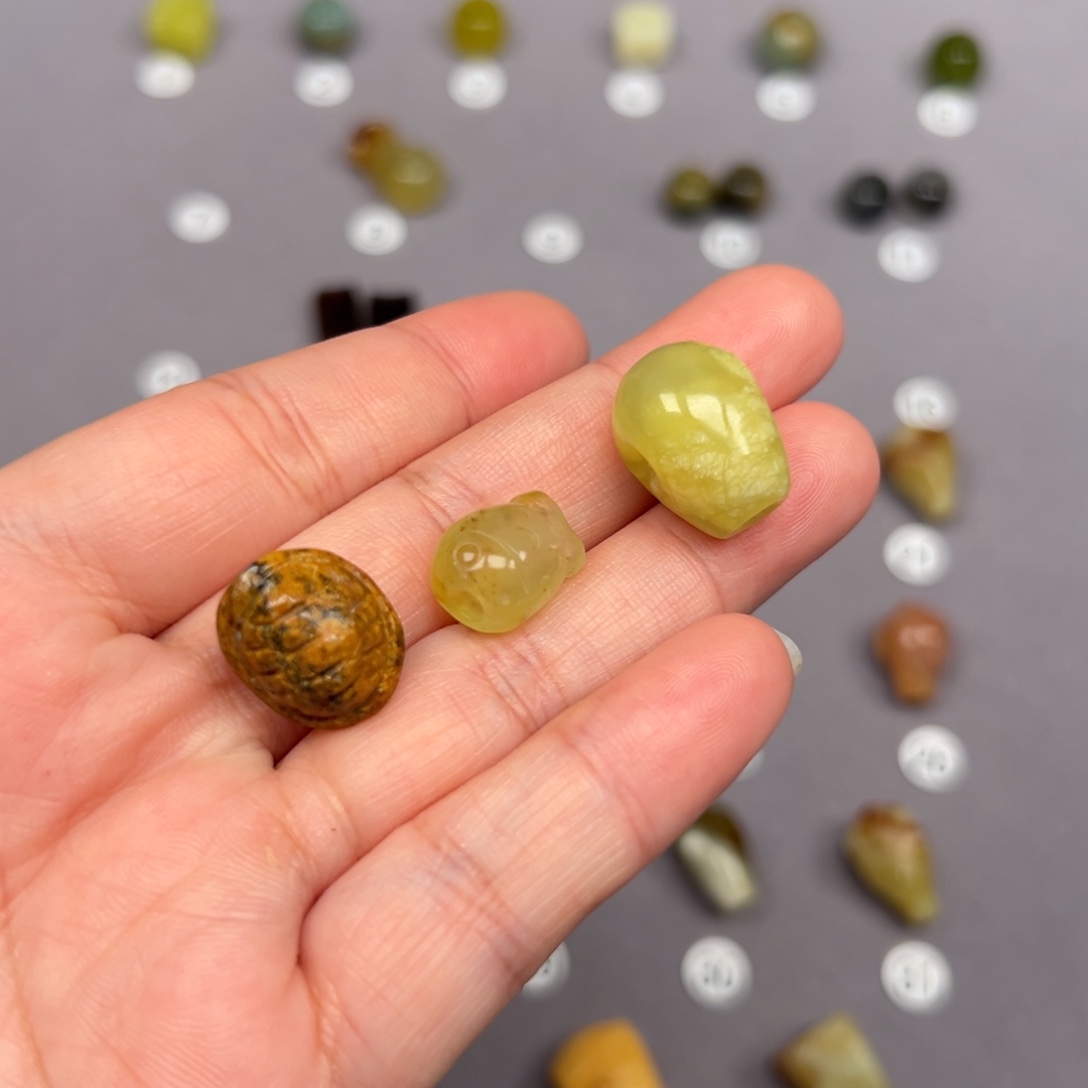 未镶嵌蛇纹石玉颈饰微瑕不退不换