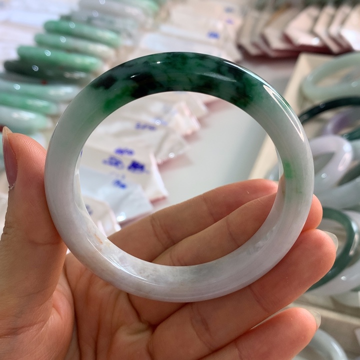 翡翠未镶嵌手镯辣绿色54.7