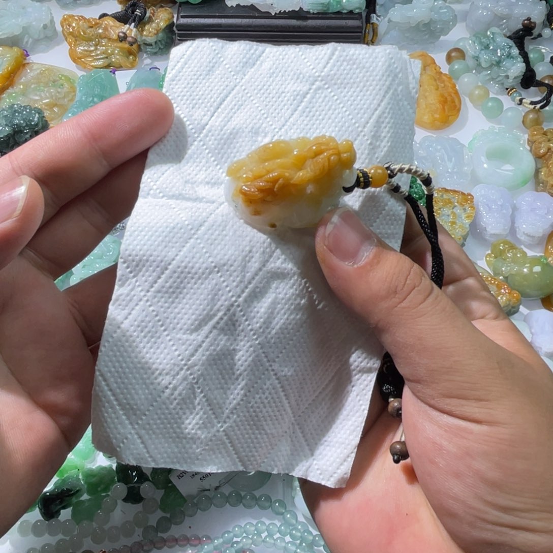 翡翠颈饰未镶嵌天然