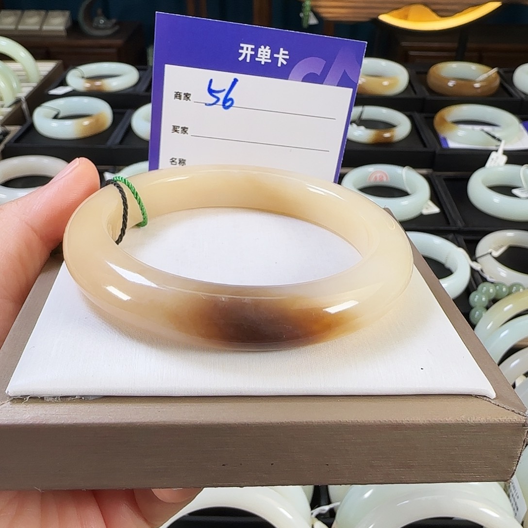 王***妃和田玉未镶嵌手镯59
