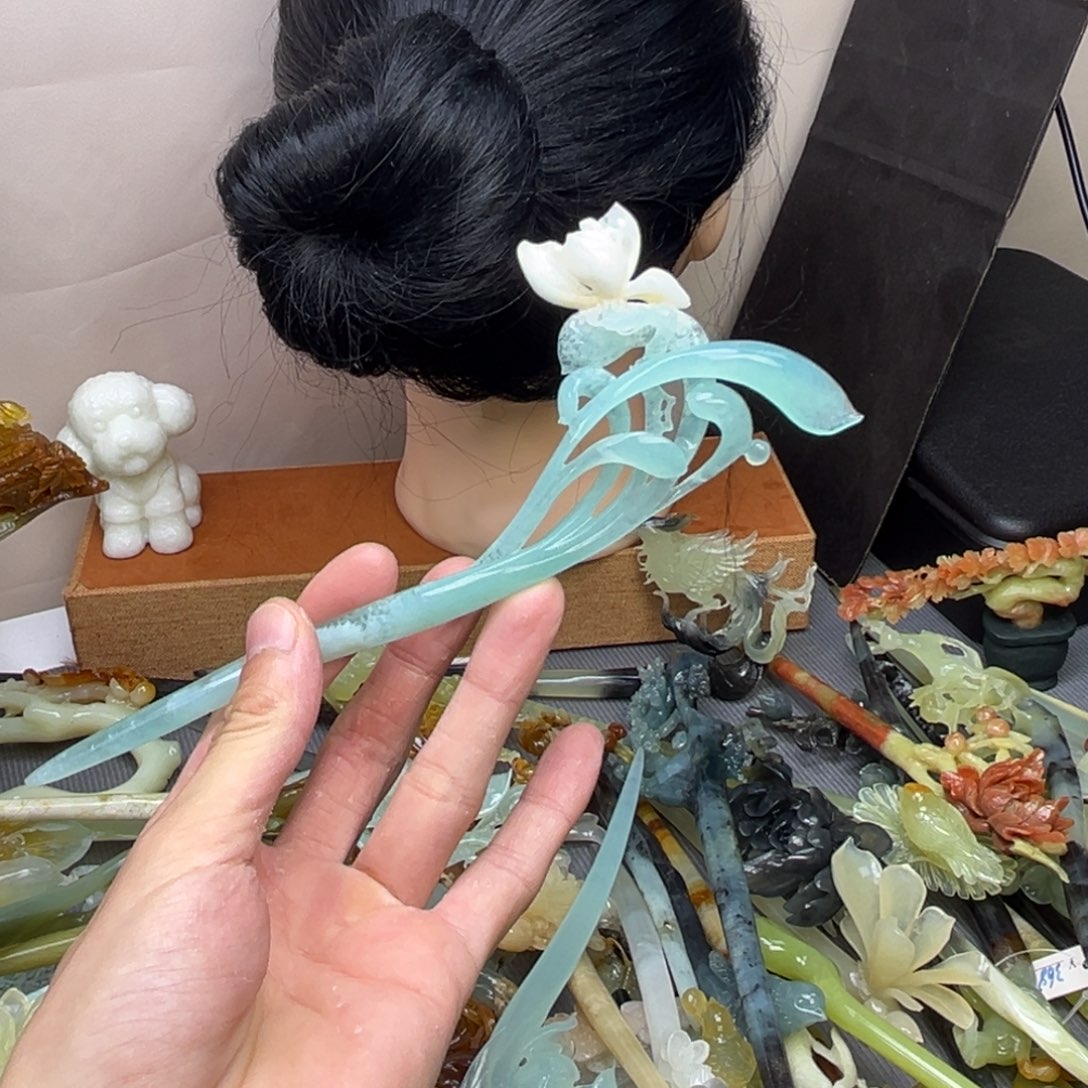 白****蛇纹石玉合金发饰