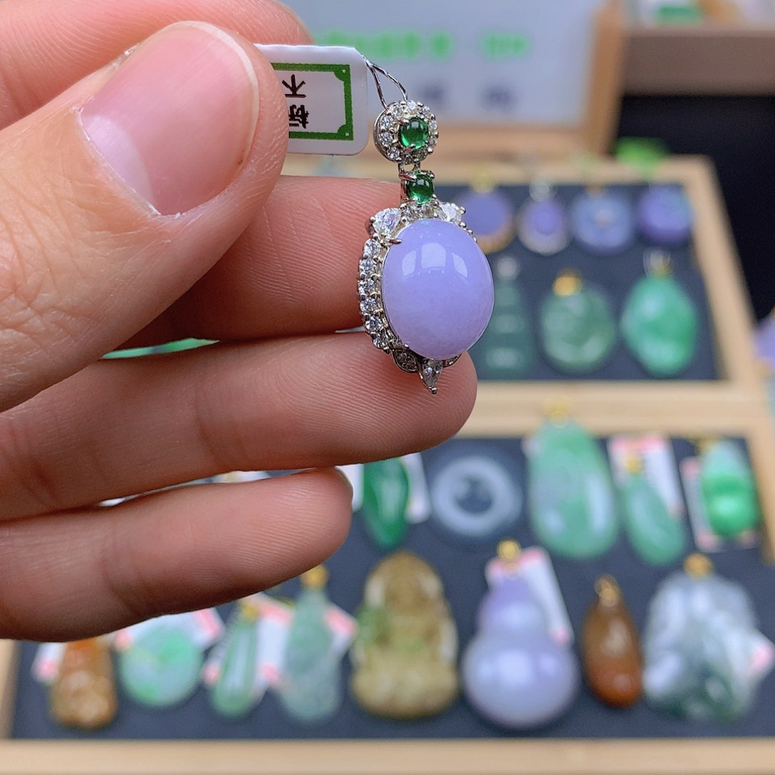 翡翠颈饰未镶嵌翡翠