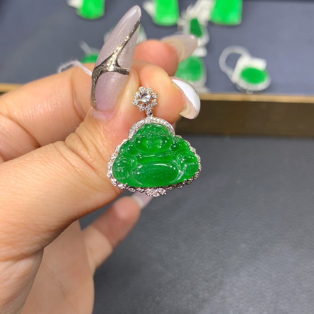 翡翠颈饰18K金镶嵌翡翠