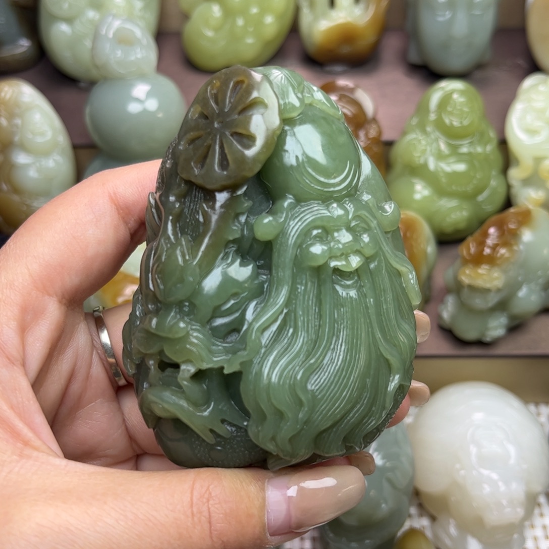 和田玉未镶嵌把件