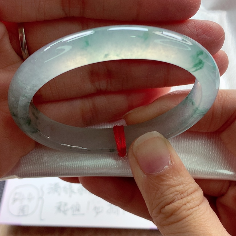 【闪购商品】翡翠手镯（贵妃镯）未镶嵌炸光小手毕业A