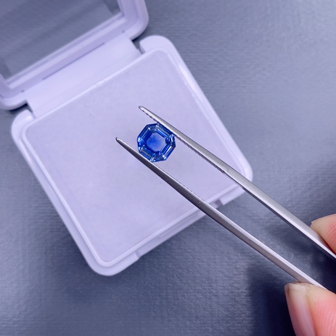 蓝宝石裸石未镶嵌1.625克拉