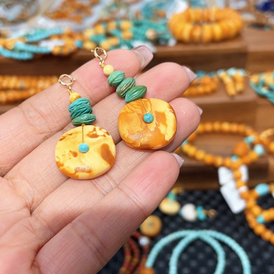 琥珀裸石未镶嵌多样发其一