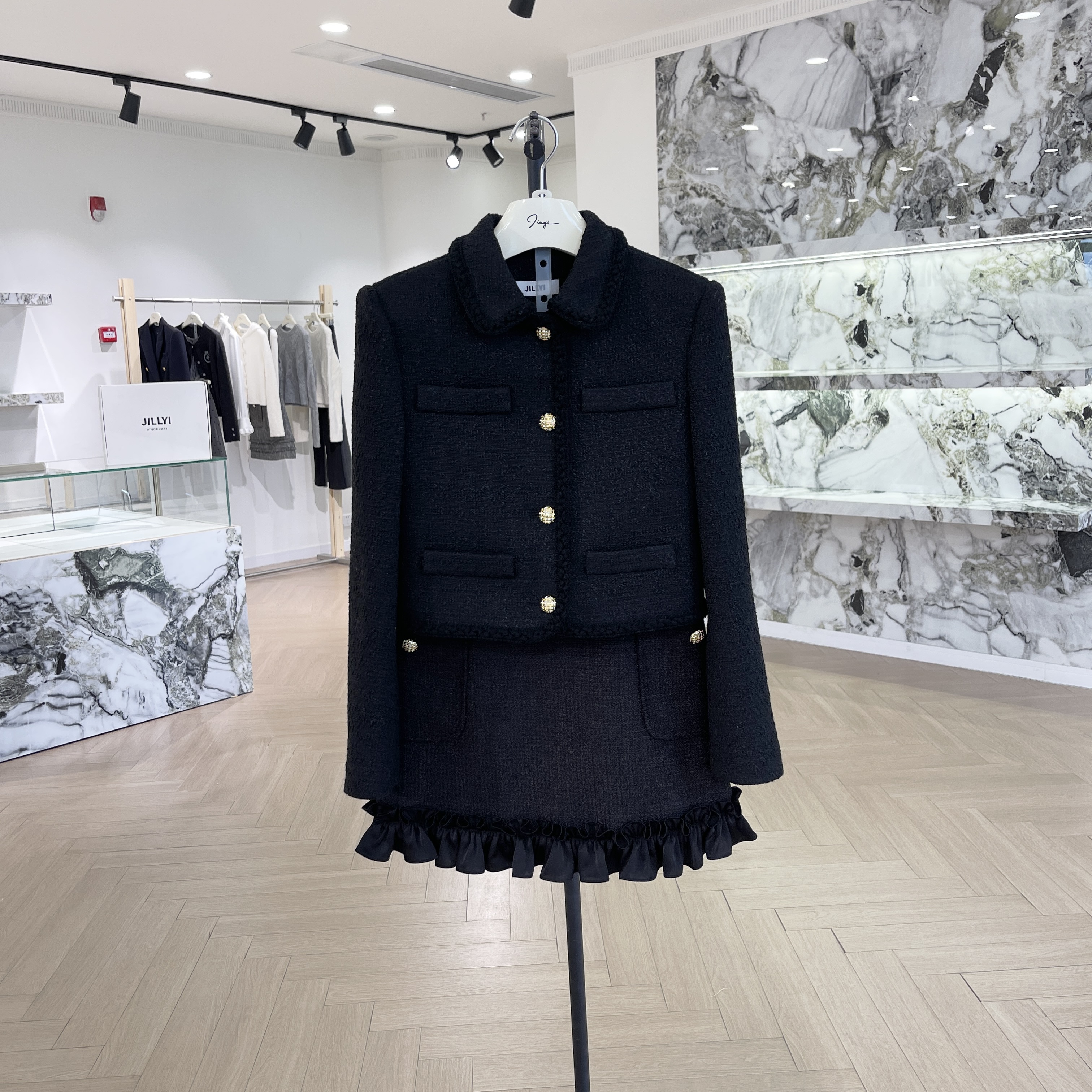 JILLYI珠海店【黑标限定】黑色老钱风复古外套+黑色波纹下摆半裙时