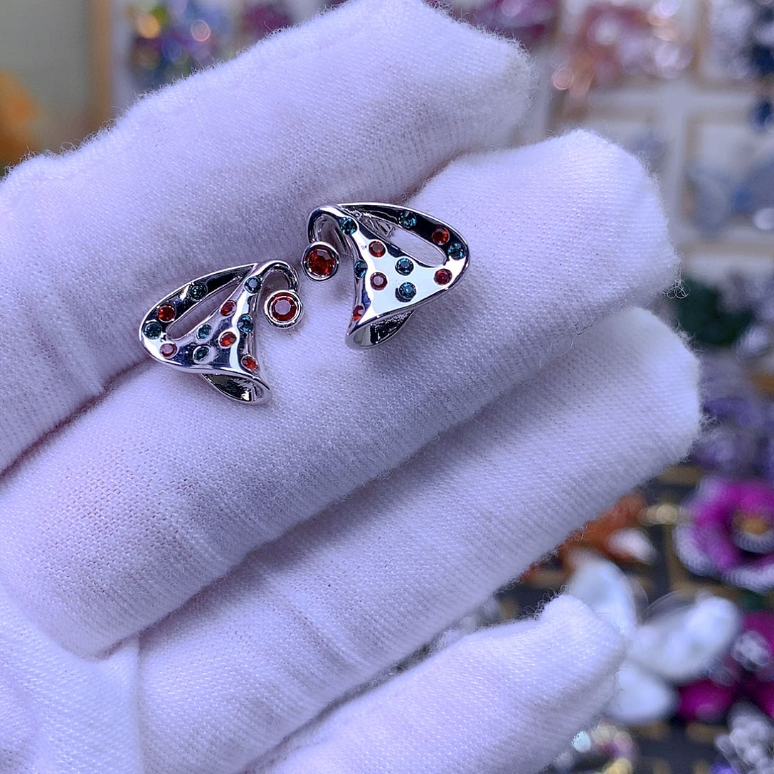 合成立方氧化锆铜耳环