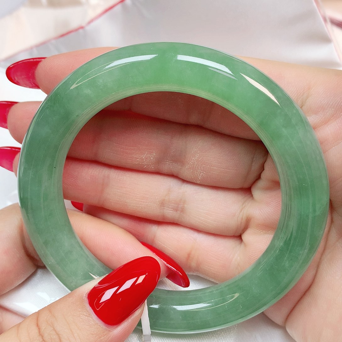 翡翠手镯未镶嵌抖音390