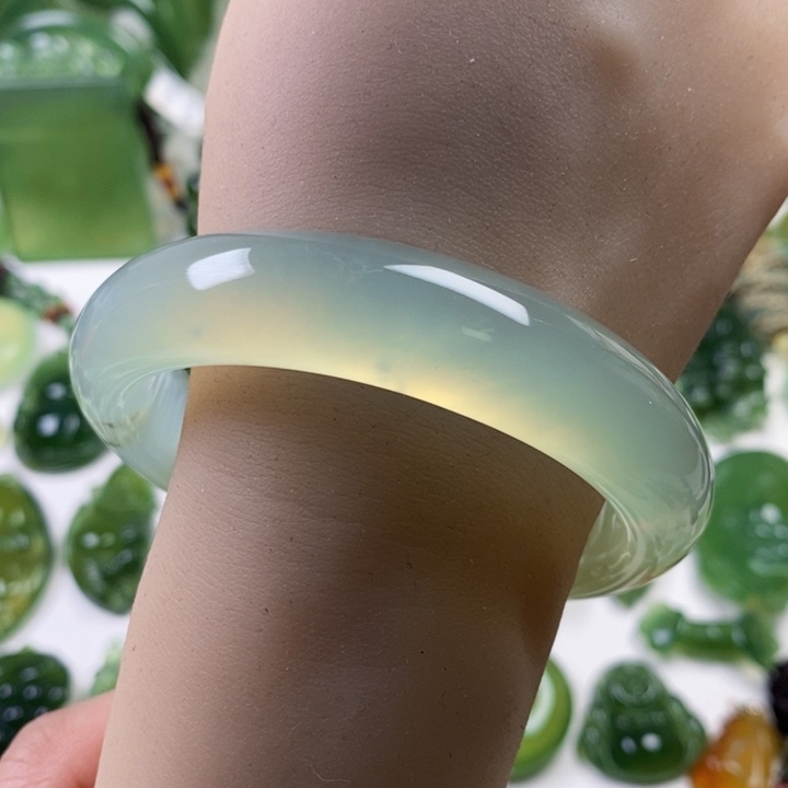 未镶嵌蛇纹石玉颈饰