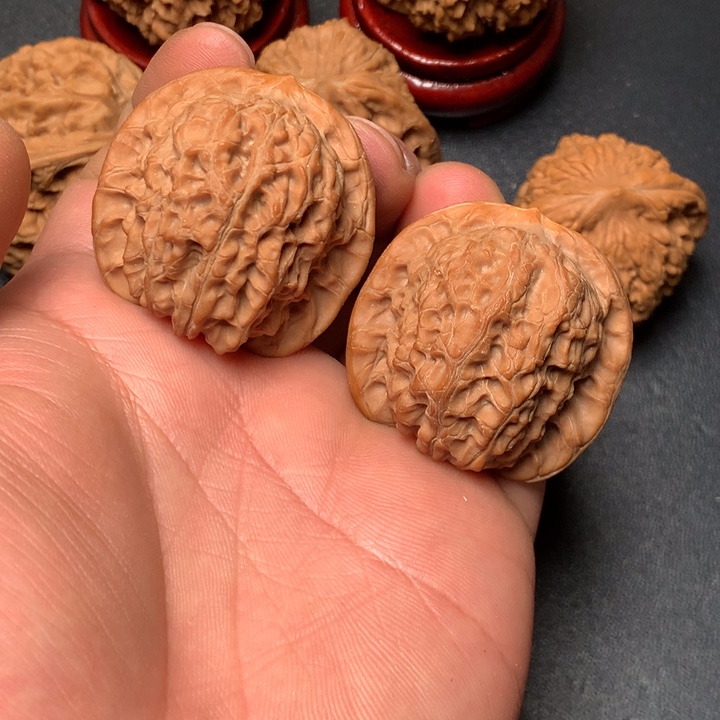 文玩核桃把件38血麒麟880