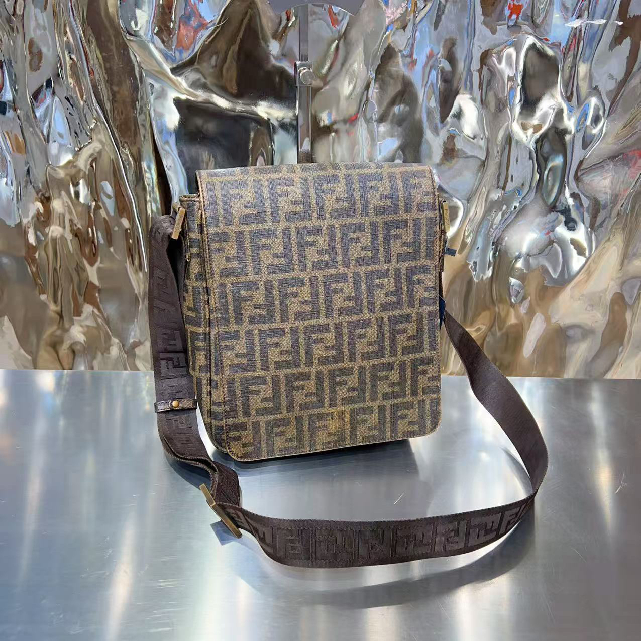 95新 FENDI/芬迪 芬迪 FENDI  棕色 老花 翻盖 单肩包 