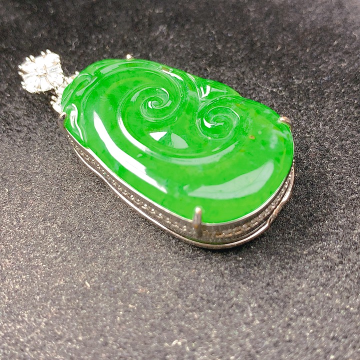 翡翠未镶嵌颈饰多样性