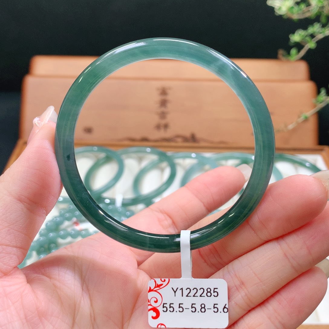 翡翠手镯未镶嵌天然