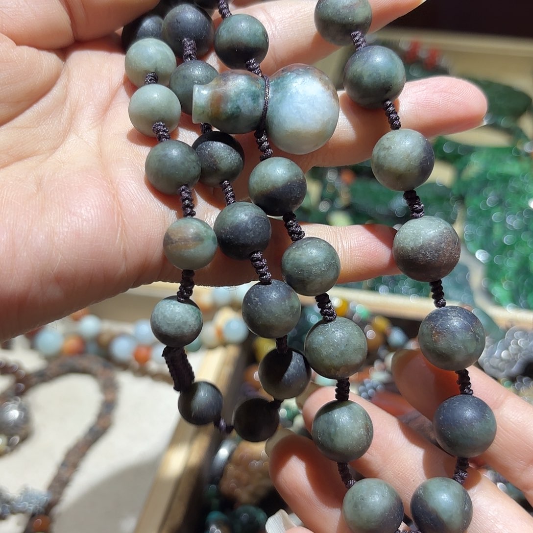 翡翠未镶嵌颈饰我