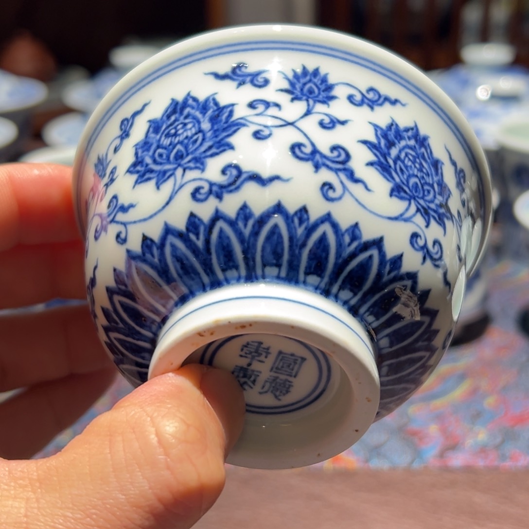 杯青花缠枝莲金刚莲压手杯口径约9.3厘米