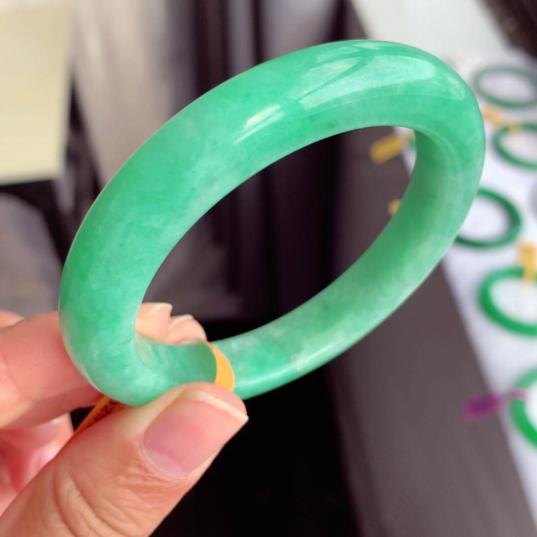 未镶嵌手镯翡翠缅甸