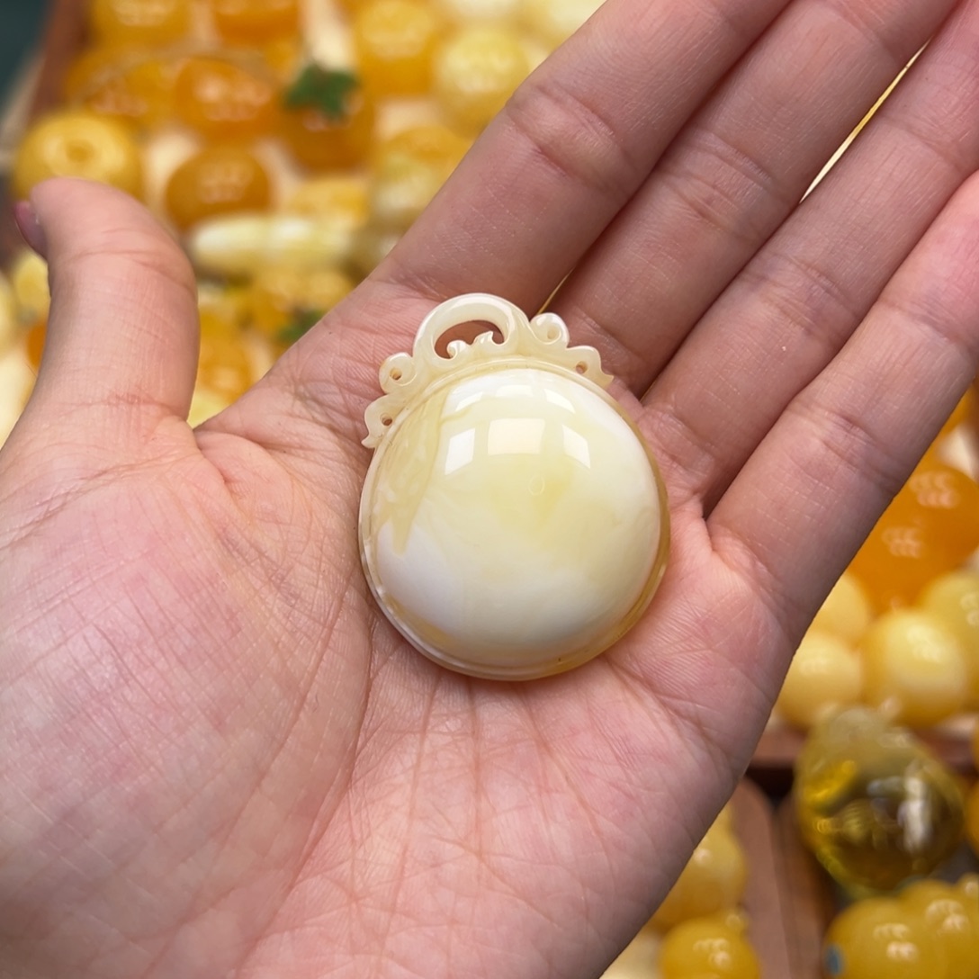 佑***六琥珀未镶嵌颈饰蜜蜡