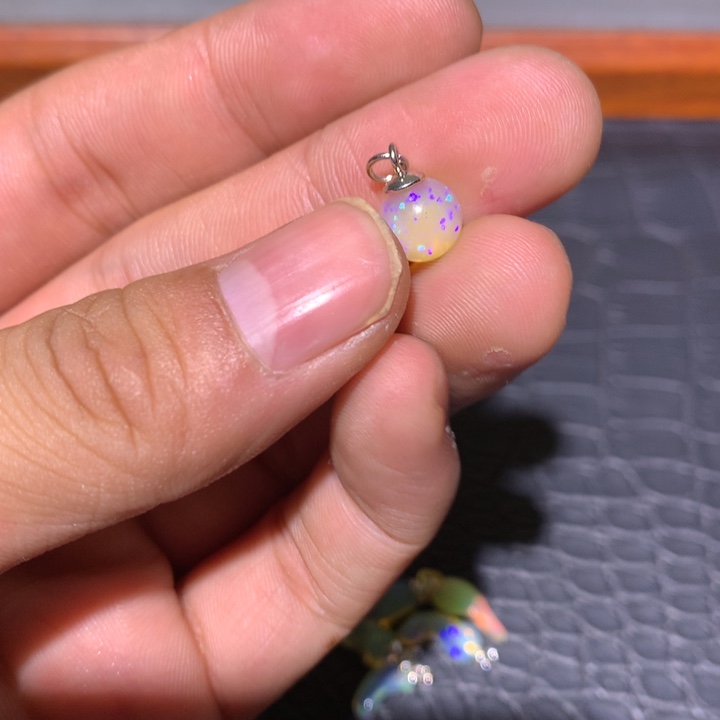 妇***夫欧泊银S925镶嵌欧泊吊坠