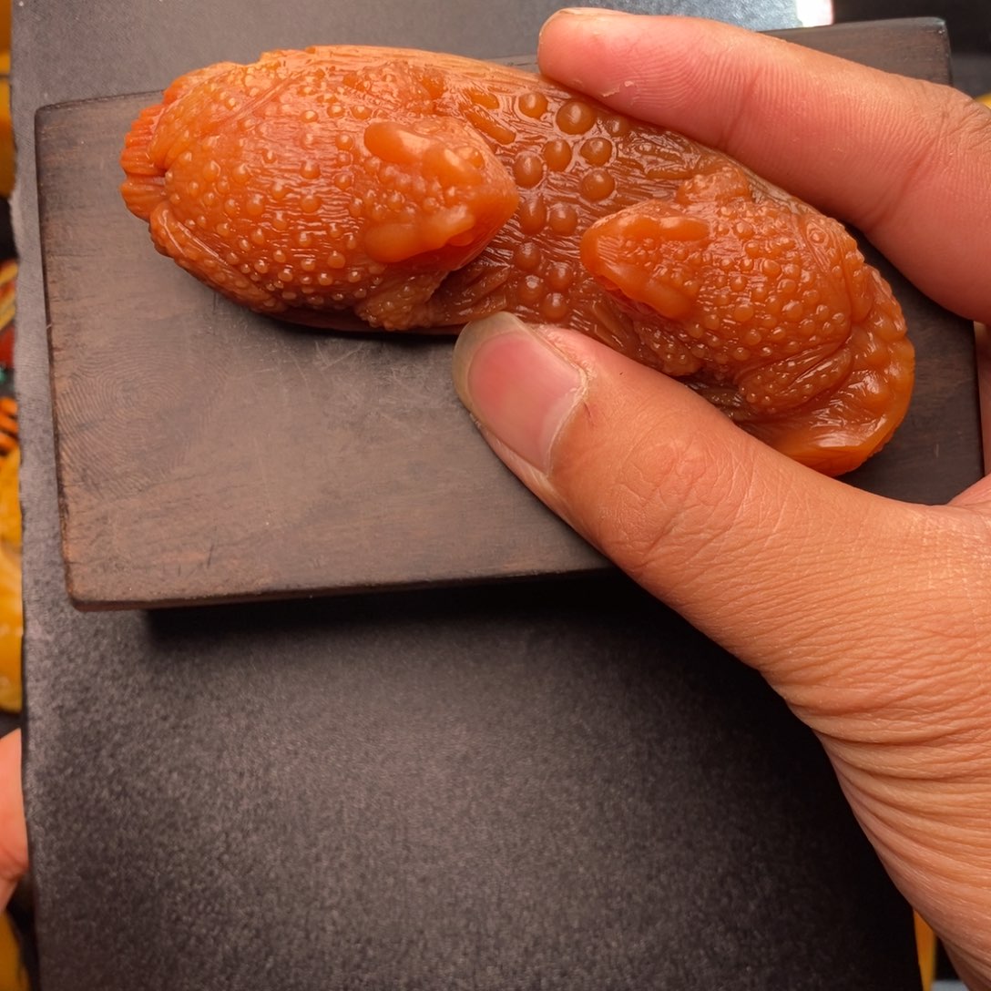 石英质玉颈饰未镶嵌月**?