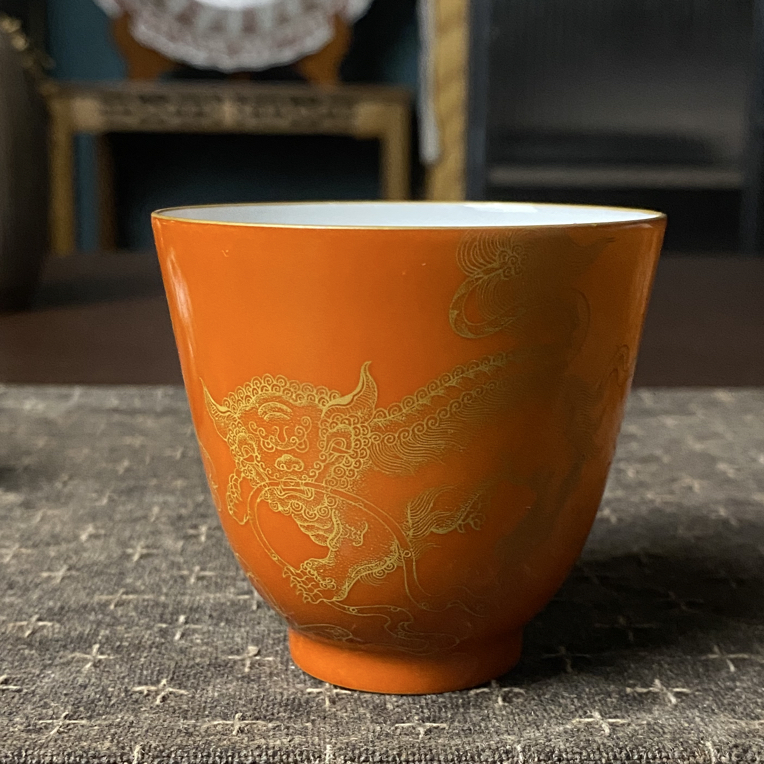 矾红描金狮子滚绣球主人杯 墨缘堂