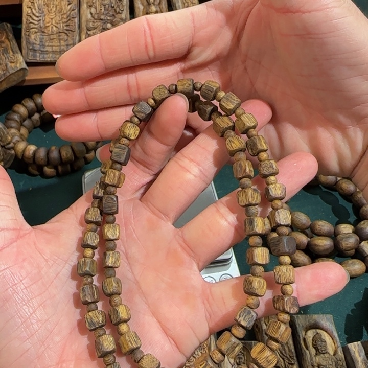 沉香手串板头方珠老料0.7